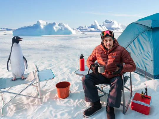 A man enjoying vacation with the Easy Payment option from his Boubyan credit card.
